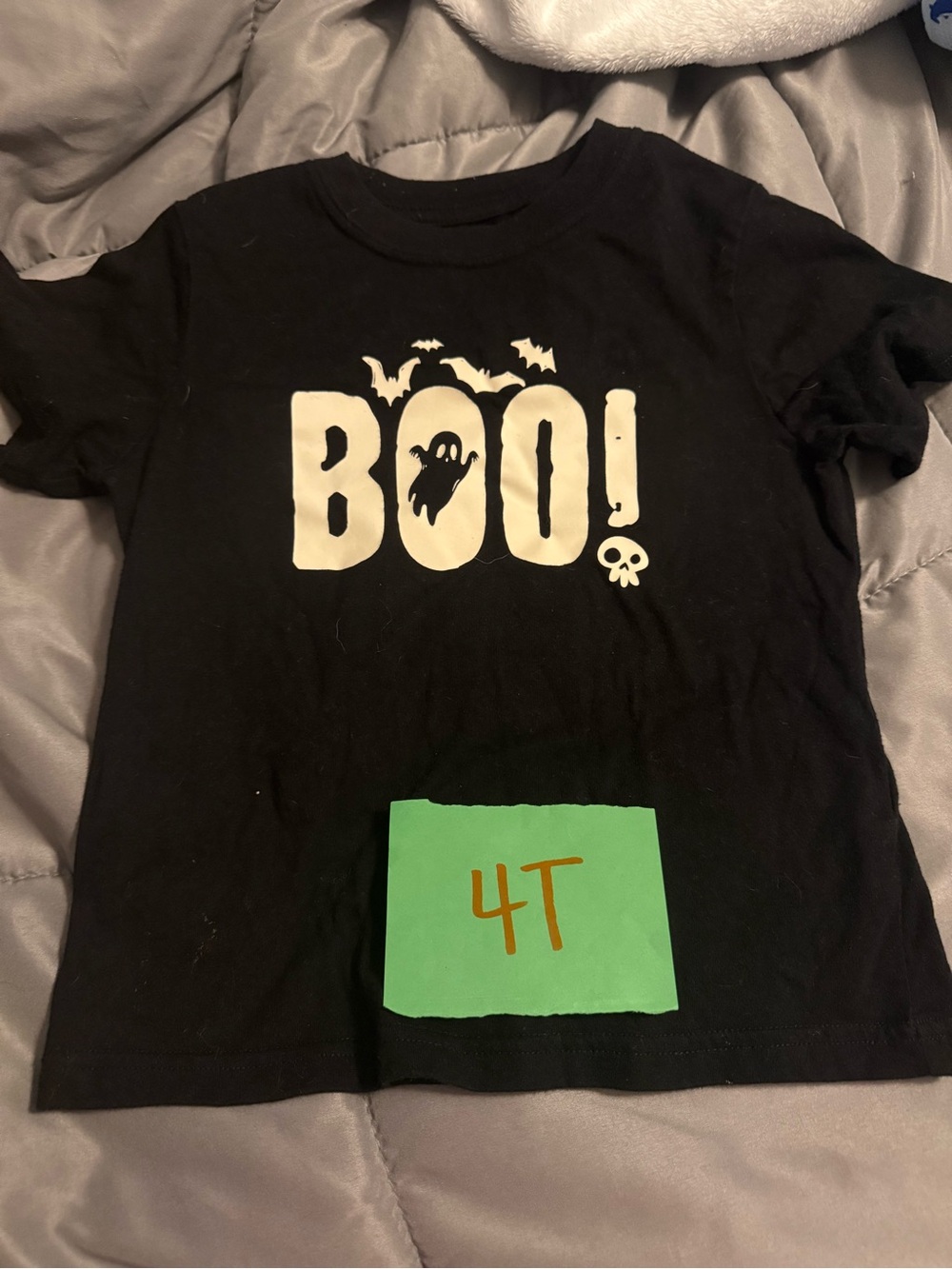 Boo! Halloween shirt size 4T, glows in the dark!